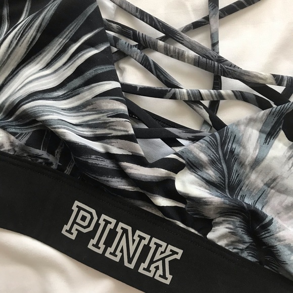 PINK VS ✨ Ultimate Unlined Bralette - Picture 4 of 8